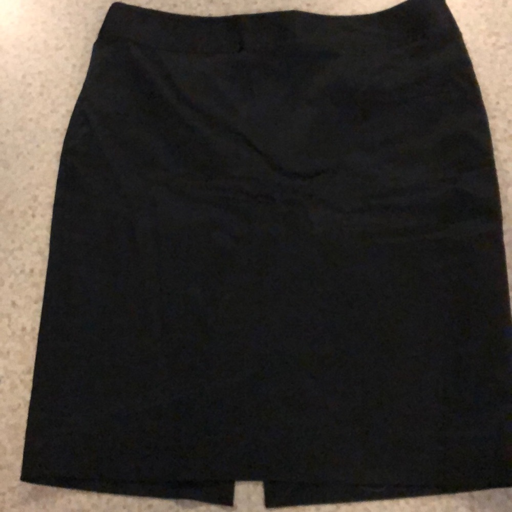 NWOT WHBM plain, silky black skirt